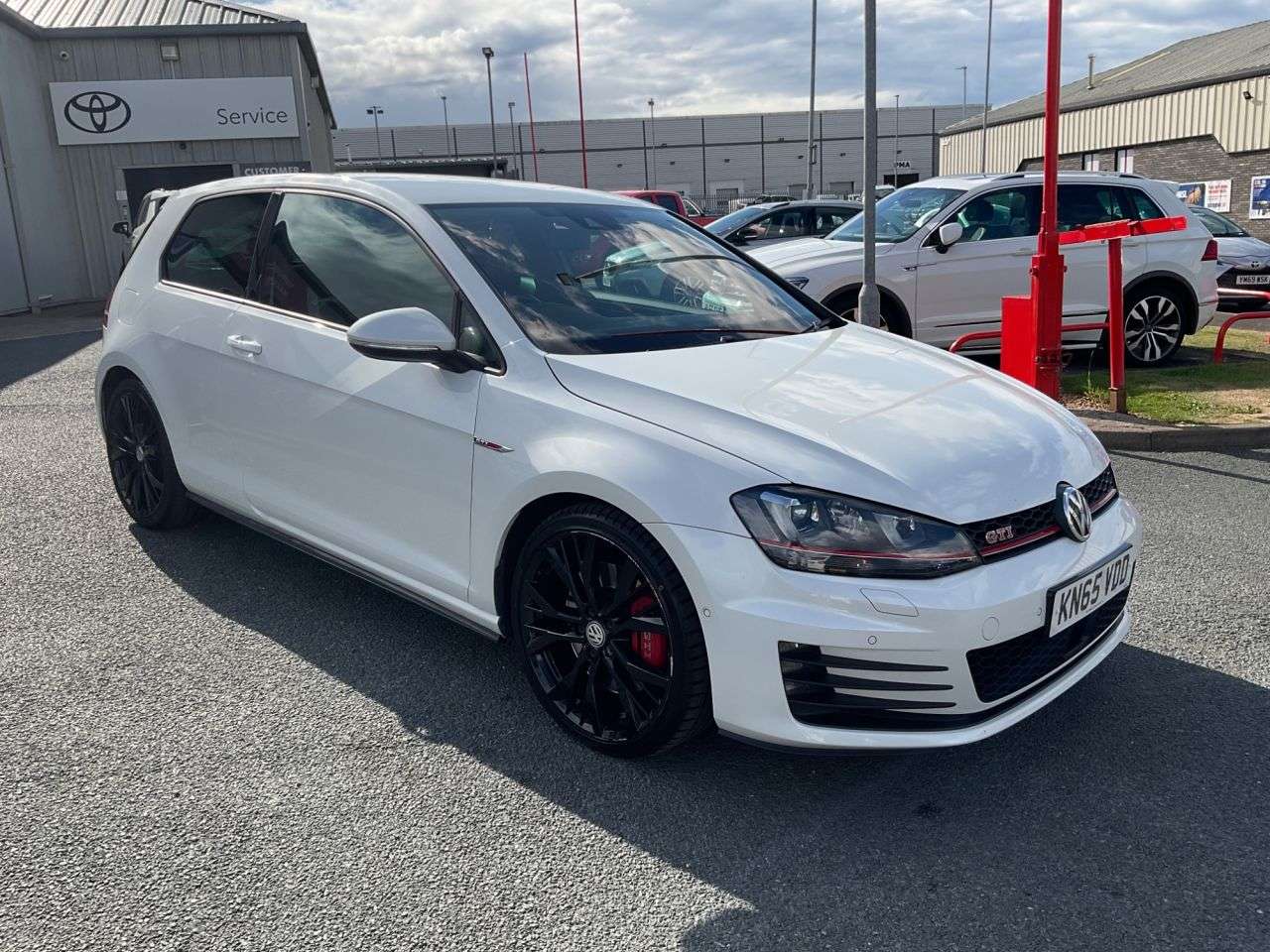 A 2015 VOLKSWAGEN GOLF 2.0 TSI BlueMotion Tech GTI Performance Hatchback 3dr Petrol DSG Euro 6 (s/ A 2015 VOLKSWAGEN GOLF 2.0 TSI BlueMotion Tech GTI Performance Hatchback 3dr Petrol DSG Euro 6 (s/