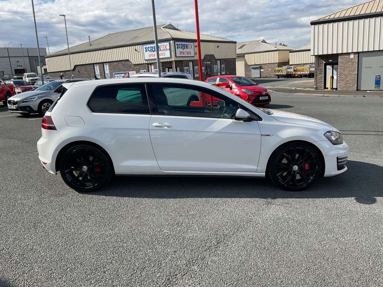 A 2015 VOLKSWAGEN GOLF 2.0 TSI BlueMotion Tech GTI Performance Hatchback 3dr Petrol DSG Euro 6 (s/ A 2015 VOLKSWAGEN GOLF 2.0 TSI BlueMotion Tech GTI Performance Hatchback 3dr Petrol DSG Euro 6 (s/