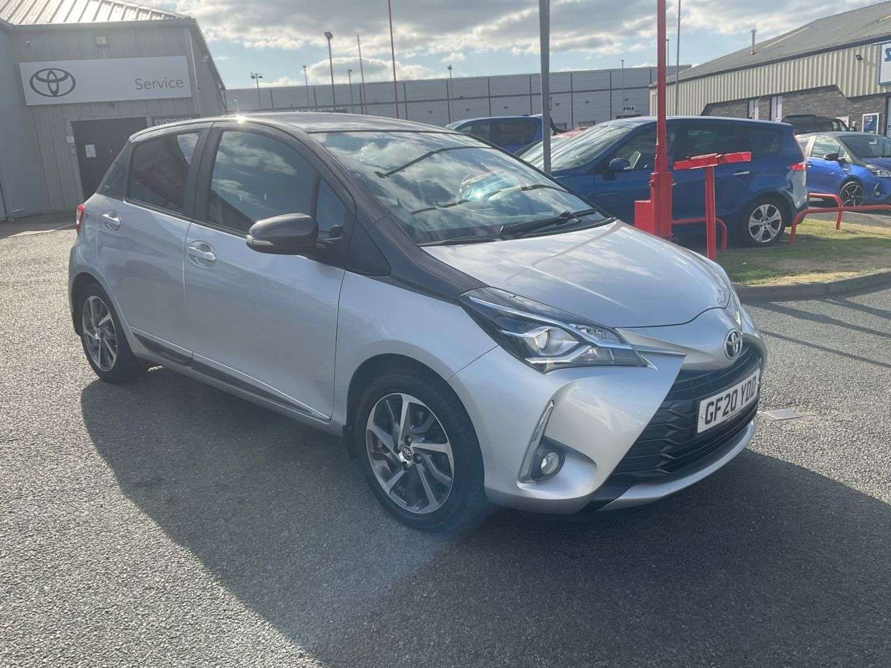 A 2020 TOYOTA YARIS 1.5 VVT-i Y20 Bi-tone Hatchback 5dr Petrol Manual Euro 6 (111 ps) A 2020 TOYOTA YARIS 1.5 VVT-i Y20 Bi-tone Hatchback 5dr Petrol Manual Euro 6 (111 ps)