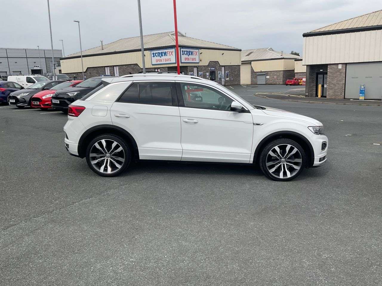 A 2019 VOLKSWAGEN T-ROC 1.5 TSI GPF EVO R-Line SUV 5dr Petrol DSG Euro 6 (s/s) (150 ps) Nav Sensors A 2019 VOLKSWAGEN T-ROC 1.5 TSI GPF EVO R-Line SUV 5dr Petrol DSG Euro 6 (s/s) (150 ps) Nav Sensors