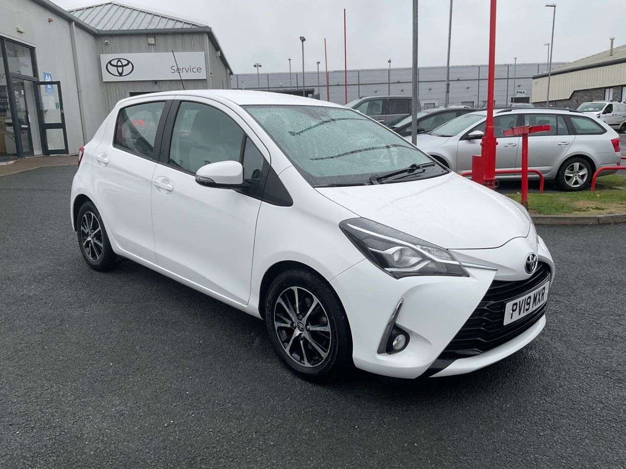 A 2019 TOYOTA YARIS 1.5 VVT-i Icon Tech Hatchback 5dr Petrol Manual Euro 6 (111 ps) A 2019 TOYOTA YARIS 1.5 VVT-i Icon Tech Hatchback 5dr Petrol Manual Euro 6 (111 ps)