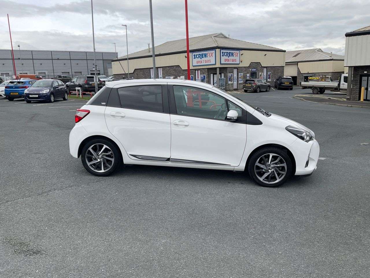 A 2020 TOYOTA YARIS 1.5 VVT-i Y20 Bi-tone Hatchback 5dr Petrol Manual Euro 6 (111 ps) Came A 2020 TOYOTA YARIS 1.5 VVT-i Y20 Bi-tone Hatchback 5dr Petrol Manual Euro 6 (111 ps) Came
