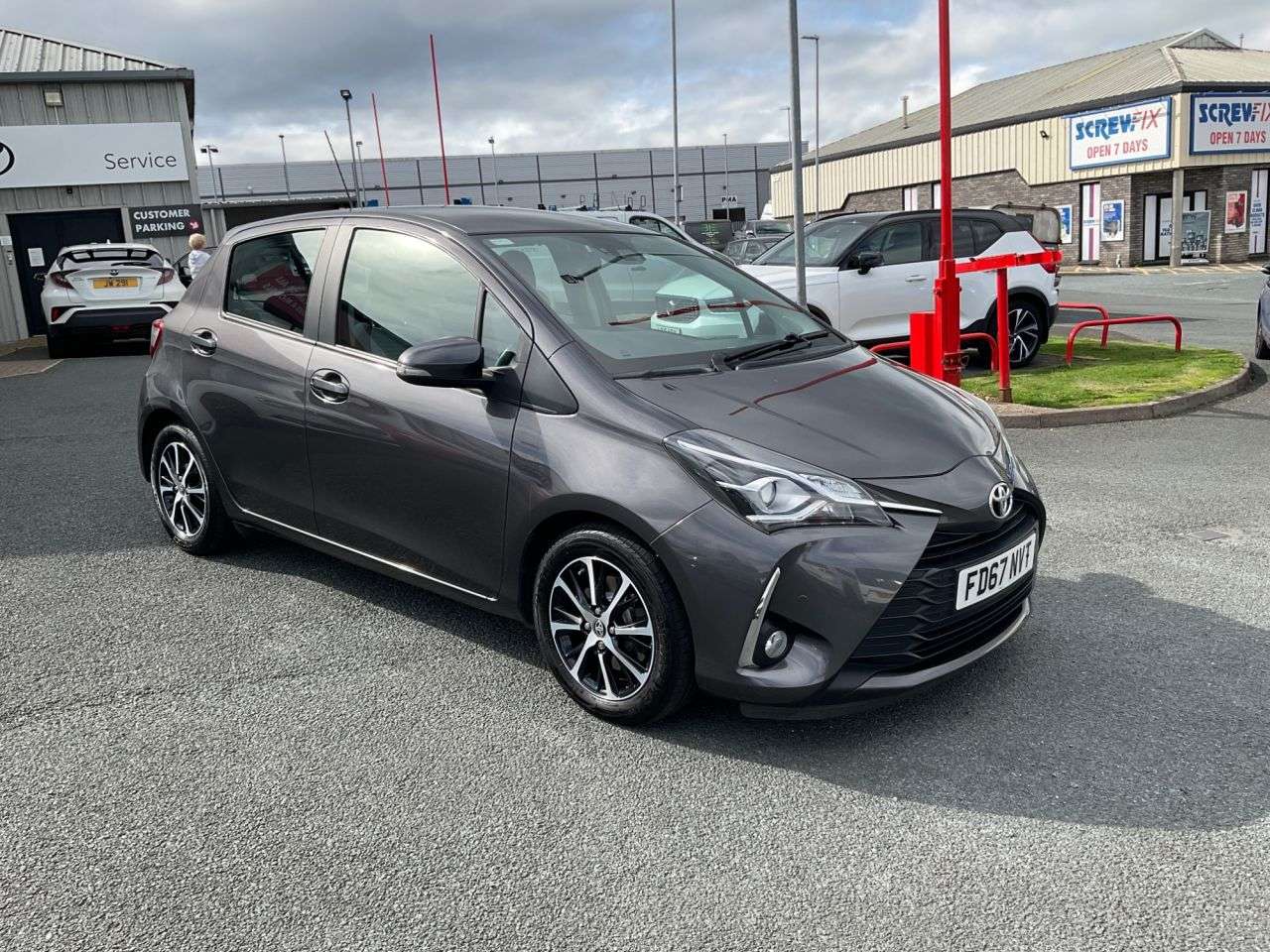 A 2017 TOYOTA YARIS 1.5 VVT-i Icon Tech Hatchback 5dr Petrol Manual Euro 6 (111 ps) A 2017 TOYOTA YARIS 1.5 VVT-i Icon Tech Hatchback 5dr Petrol Manual Euro 6 (111 ps)