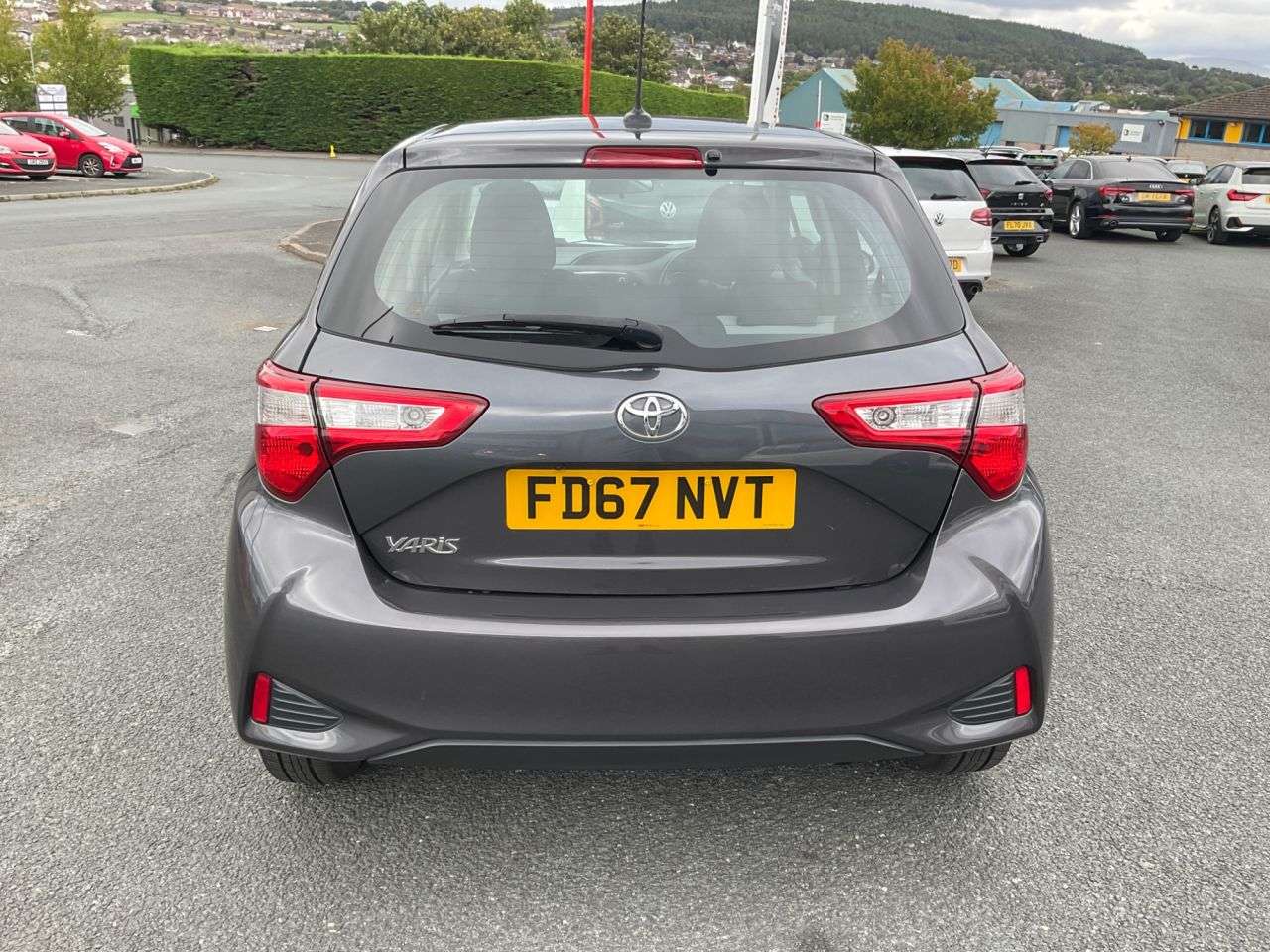 A 2017 TOYOTA YARIS 1.5 VVT-i Icon Tech Hatchback 5dr Petrol Manual Euro 6 (111 ps) A 2017 TOYOTA YARIS 1.5 VVT-i Icon Tech Hatchback 5dr Petrol Manual Euro 6 (111 ps)