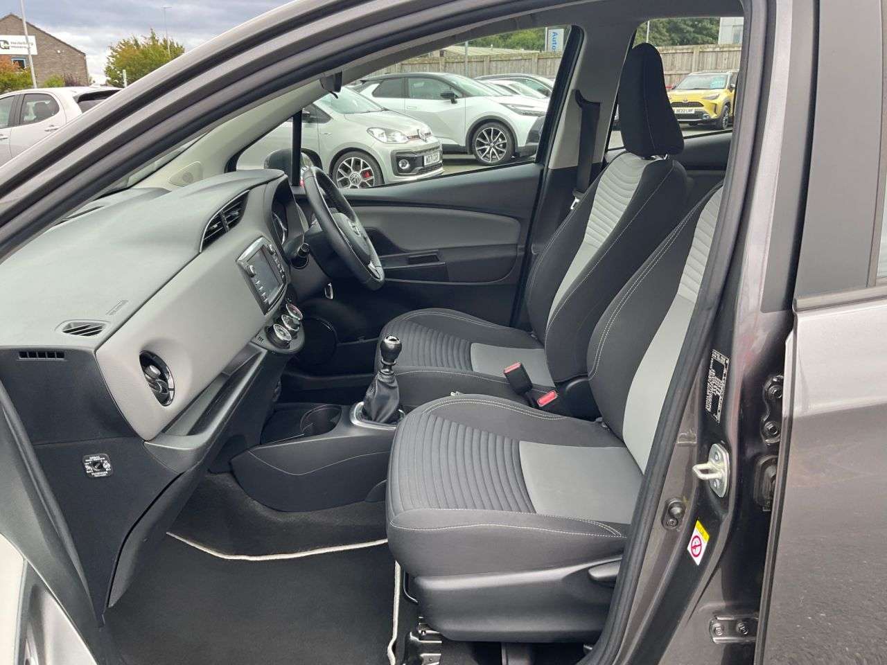 2017 TOYOTA YARIS 2017 TOYOTA YARIS