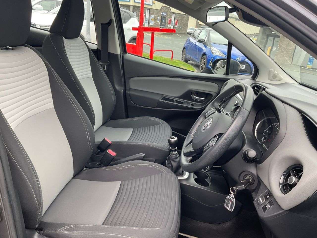 2017 TOYOTA YARIS 2017 TOYOTA YARIS