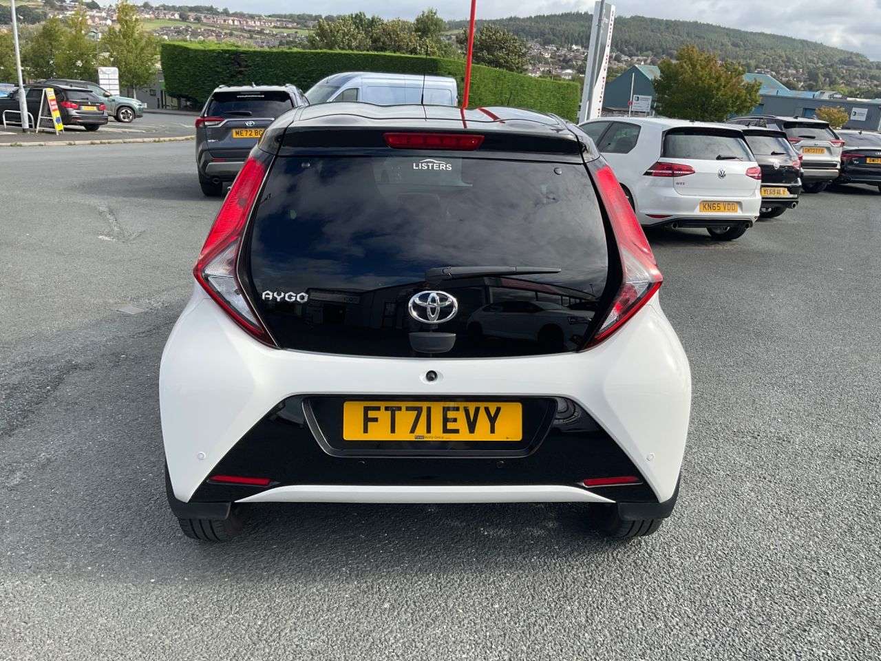 A 2022 TOYOTA AYGO 1.0 VVT-i x-trend Hatchback 5dr Petrol Manual Euro 6 (s/s) (71 ps) A 2022 TOYOTA AYGO 1.0 VVT-i x-trend Hatchback 5dr Petrol Manual Euro 6 (s/s) (71 ps)