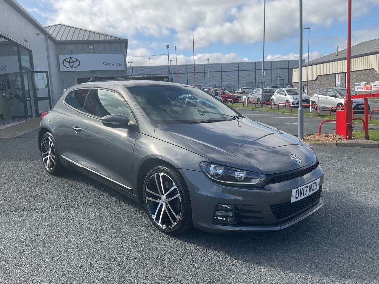 A 2017 VOLKSWAGEN SCIROCCO 2.0 TSI BlueMotion Tech GT Hatchback 3dr Petrol DSG Euro 6 (s/s) (180 ps) A 2017 VOLKSWAGEN SCIROCCO 2.0 TSI BlueMotion Tech GT Hatchback 3dr Petrol DSG Euro 6 (s/s) (180 ps)