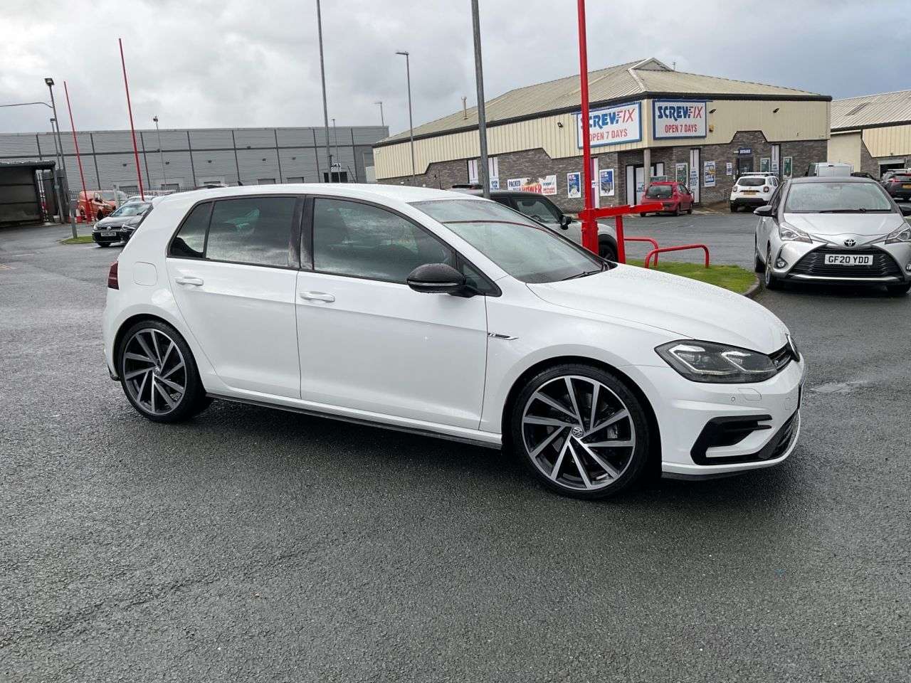 A 2019 VOLKSWAGEN GOLF 2.0 TSI R Hatchback 5dr Petrol DSG 4Motion Euro 6 (s/s) (300 ps) A 2019 VOLKSWAGEN GOLF 2.0 TSI R Hatchback 5dr Petrol DSG 4Motion Euro 6 (s/s) (300 ps)