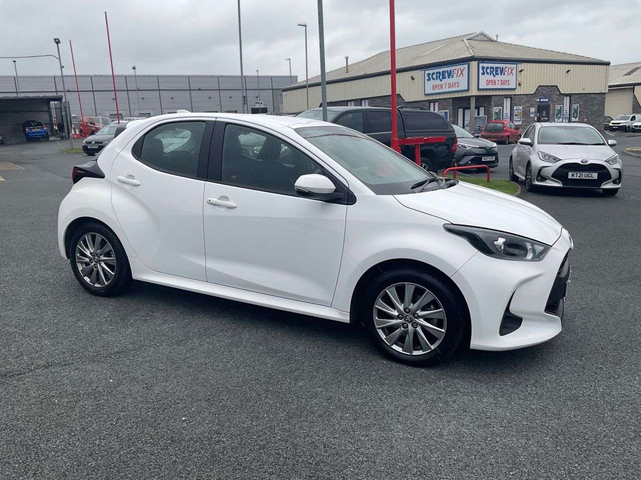 A 2023 TOYOTA YARIS 1.5 VVT-h Icon Hatchback 5dr Petrol Hybrid E-CVT Euro 6 (s/s) (116 ps) Came A 2023 TOYOTA YARIS 1.5 VVT-h Icon Hatchback 5dr Petrol Hybrid E-CVT Euro 6 (s/s) (116 ps) Came