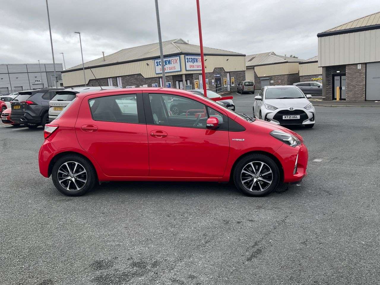 A 2018 TOYOTA YARIS 1.5 VVT-h Icon Tech Hatchback 5dr Petrol Hybrid E-CVT Euro 6 (s/s) (100 ps) A 2018 TOYOTA YARIS 1.5 VVT-h Icon Tech Hatchback 5dr Petrol Hybrid E-CVT Euro 6 (s/s) (100 ps)