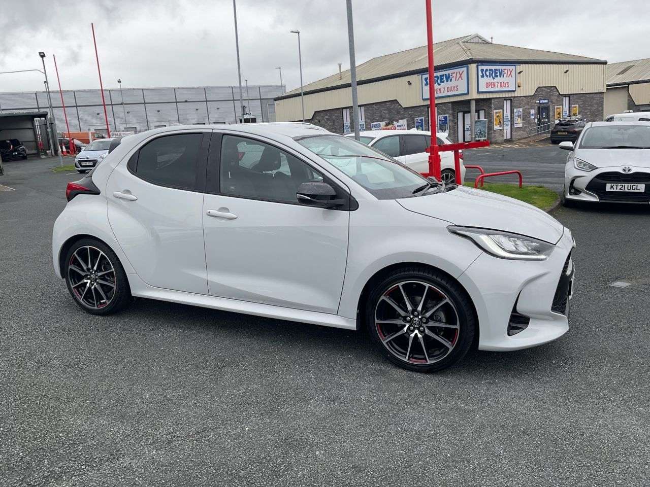 A 2023 TOYOTA YARIS 1.5 VVT-h GR SPORT Hatchback 5dr Petrol Hybrid E-CVT Euro 6 (s/s) (116 ps) A 2023 TOYOTA YARIS 1.5 VVT-h GR SPORT Hatchback 5dr Petrol Hybrid E-CVT Euro 6 (s/s) (116 ps)