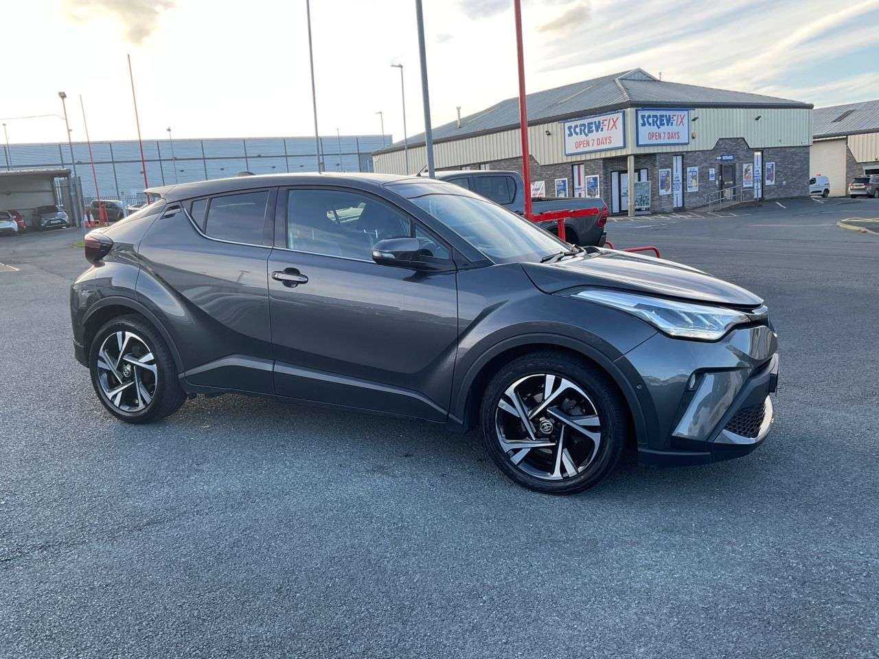 A 2022 TOYOTA C-HR 1.8 VVT-h GPF Design SUV 5dr Petrol Hybrid CVT Euro 6 (s/s) (122 ps) A 2022 TOYOTA C-HR 1.8 VVT-h GPF Design SUV 5dr Petrol Hybrid CVT Euro 6 (s/s) (122 ps)