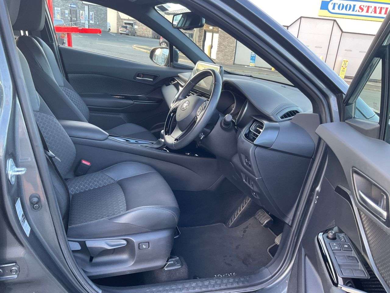2022 TOYOTA C-HR 2022 TOYOTA C-HR