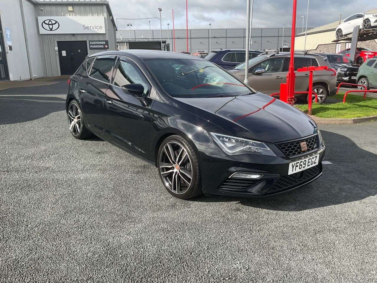 A 2019 SEAT LEON 2.0 TSI Cupra 290 Hatchback 5dr Petrol DSG Euro 6 (s/s) (290 ps) A 2019 SEAT LEON 2.0 TSI Cupra 290 Hatchback 5dr Petrol DSG Euro 6 (s/s) (290 ps)