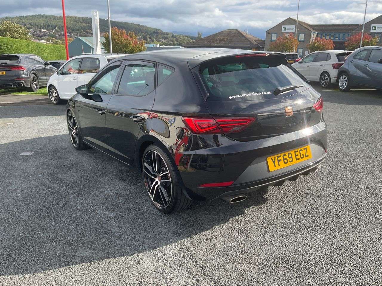 A 2019 SEAT LEON 2.0 TSI Cupra 290 Hatchback 5dr Petrol DSG Euro 6 (s/s) (290 ps) A 2019 SEAT LEON 2.0 TSI Cupra 290 Hatchback 5dr Petrol DSG Euro 6 (s/s) (290 ps)