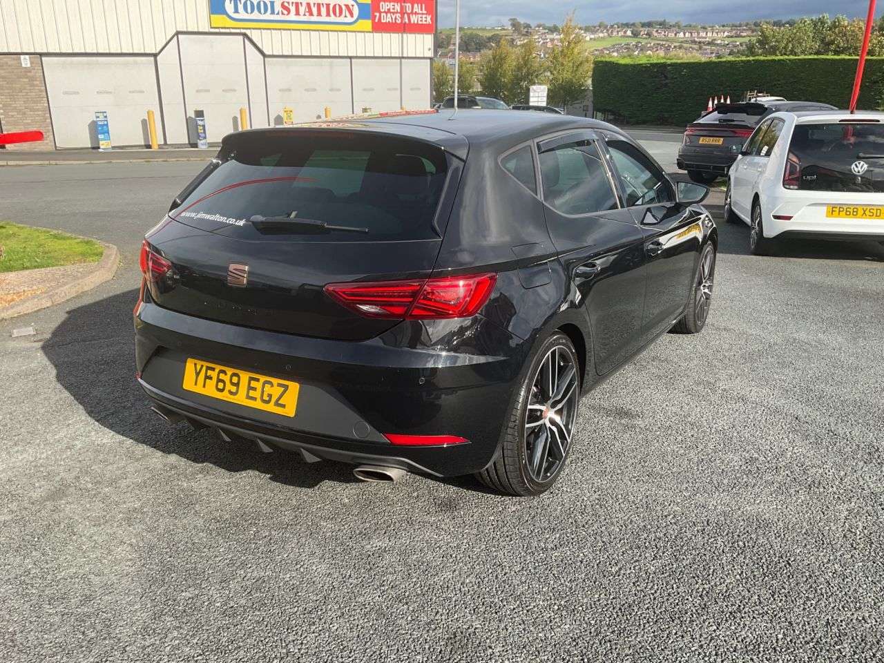 A 2019 SEAT LEON 2.0 TSI Cupra 290 Hatchback 5dr Petrol DSG Euro 6 (s/s) (290 ps) A 2019 SEAT LEON 2.0 TSI Cupra 290 Hatchback 5dr Petrol DSG Euro 6 (s/s) (290 ps)