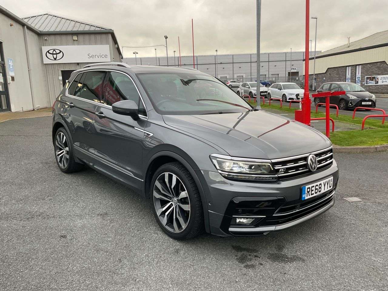 A 2018 VOLKSWAGEN TIGUAN 2.0 TDI R-Line SUV 5dr Diesel DSG 4Motion Euro 6 (s/s) (150 ps) A 2018 VOLKSWAGEN TIGUAN 2.0 TDI R-Line SUV 5dr Diesel DSG 4Motion Euro 6 (s/s) (150 ps)