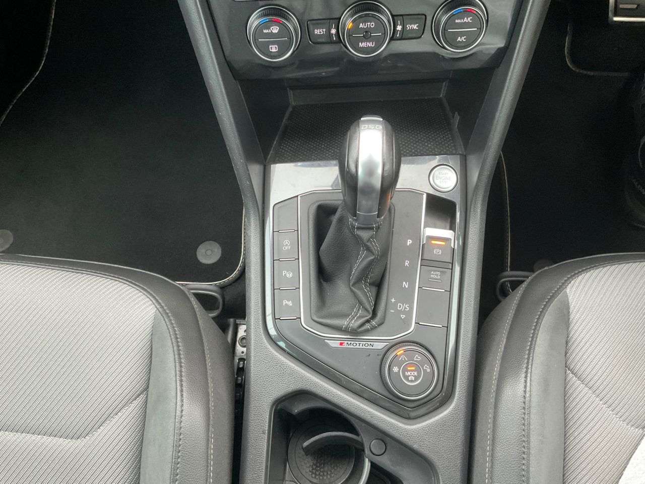 2018 VOLKSWAGEN TIGUAN 2018 VOLKSWAGEN TIGUAN
