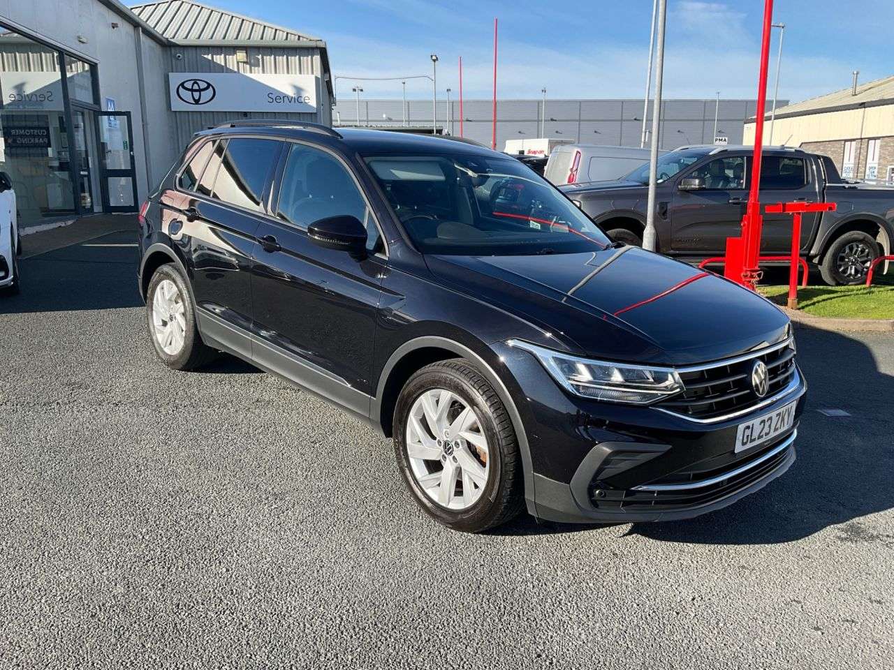 A 2023 VOLKSWAGEN TIGUAN 1.5 TSI Life SUV 5dr Petrol DSG Euro 6 (s/s) (150 ps) Sat Nav Bluetooth Cru A 2023 VOLKSWAGEN TIGUAN 1.5 TSI Life SUV 5dr Petrol DSG Euro 6 (s/s) (150 ps) Sat Nav Bluetooth Cru