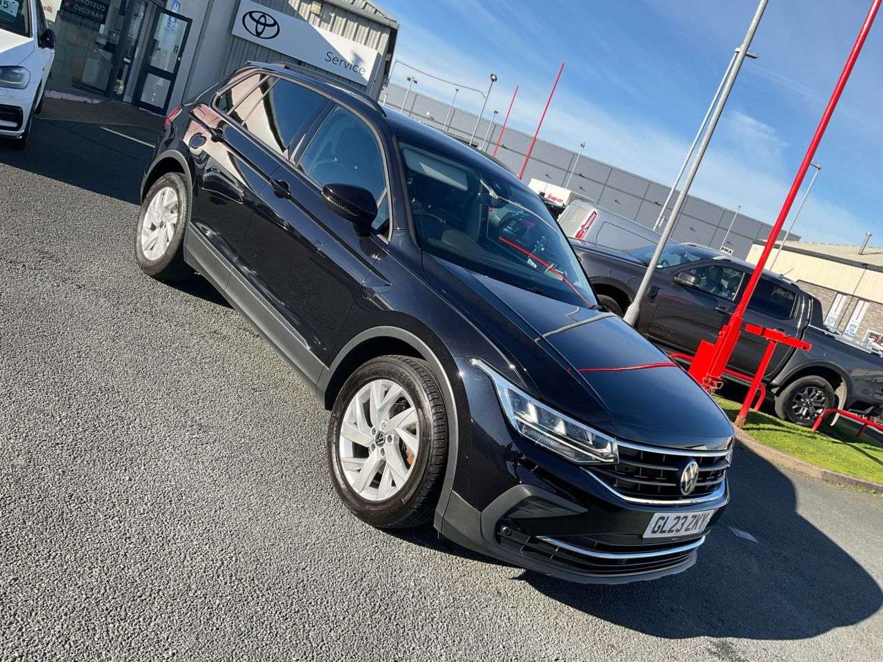 A 2023 VOLKSWAGEN TIGUAN 1.5 TSI Life SUV 5dr Petrol DSG Euro 6 (s/s) (150 ps) Sat Nav Bluetooth Cru A 2023 VOLKSWAGEN TIGUAN 1.5 TSI Life SUV 5dr Petrol DSG Euro 6 (s/s) (150 ps) Sat Nav Bluetooth Cru