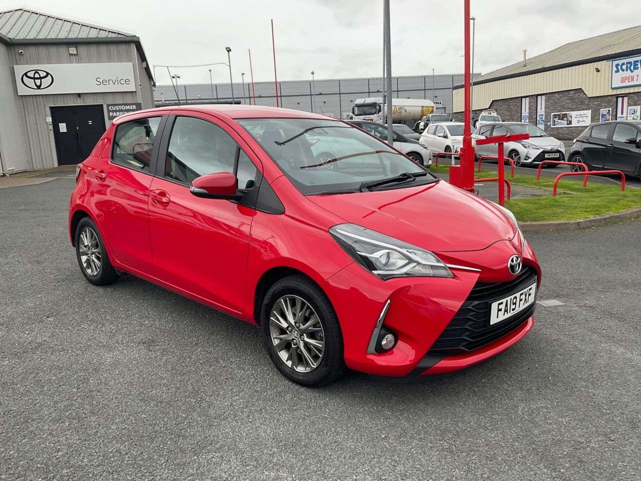A 2019 TOYOTA YARIS 1.5 VVT-i Icon Hatchback 5dr Petrol Manual Euro 6 (111 ps) A 2019 TOYOTA YARIS 1.5 VVT-i Icon Hatchback 5dr Petrol Manual Euro 6 (111 ps)