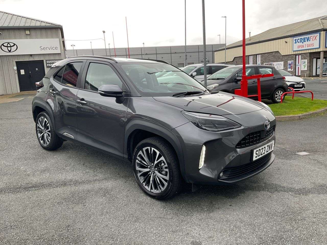 A 2023 TOYOTA YARIS CROSS 1.5 VVT-h Excel SUV 5dr Petrol Hybrid E-CVT Euro 6 (s/s) (116 ps) A 2023 TOYOTA YARIS CROSS 1.5 VVT-h Excel SUV 5dr Petrol Hybrid E-CVT Euro 6 (s/s) (116 ps)