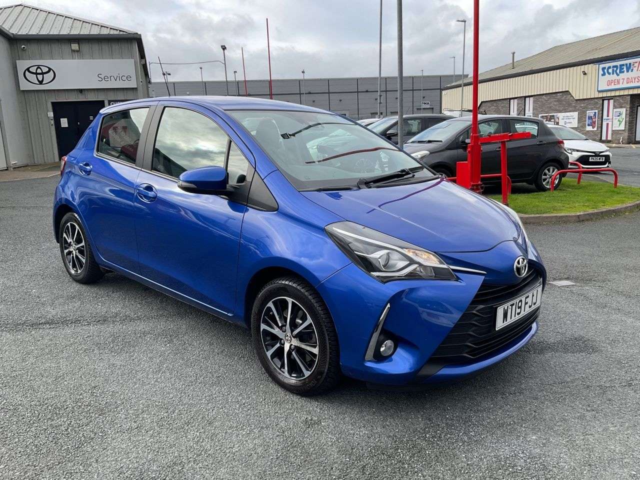 A 2019 TOYOTA YARIS 1.5 VVT-i Icon Tech Hatchback 5dr Petrol Manual Euro 6 (111 ps) A 2019 TOYOTA YARIS 1.5 VVT-i Icon Tech Hatchback 5dr Petrol Manual Euro 6 (111 ps)