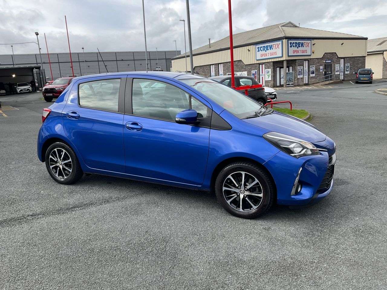 A 2019 TOYOTA YARIS 1.5 VVT-i Icon Tech Hatchback 5dr Petrol Manual Euro 6 (111 ps) A 2019 TOYOTA YARIS 1.5 VVT-i Icon Tech Hatchback 5dr Petrol Manual Euro 6 (111 ps)