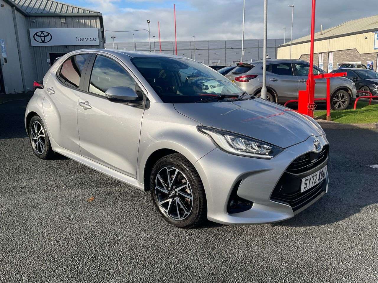A 2022 TOYOTA YARIS 1.5 VVT-h Design Hatchback 5dr Petrol Hybrid E-CVT Euro 6 (s/s) (116 ps) A 2022 TOYOTA YARIS 1.5 VVT-h Design Hatchback 5dr Petrol Hybrid E-CVT Euro 6 (s/s) (116 ps)