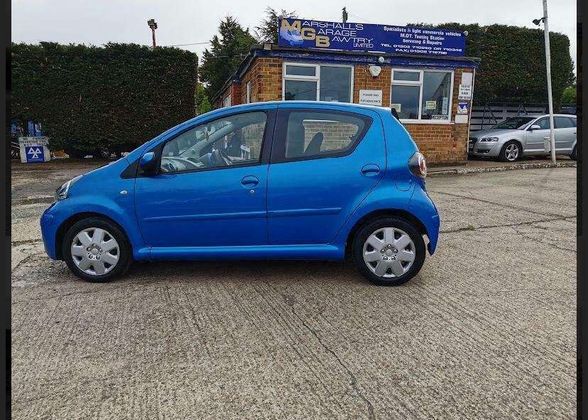 A 2009 TOYOTA AYGO VVT-I BLUE A 2009 TOYOTA AYGO VVT-I BLUE