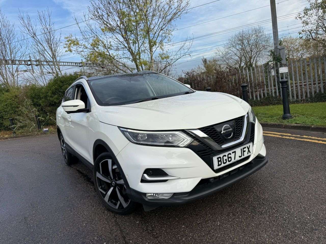 A 2017 NISSAN QASHQAI 1.2 DIG-T Tekna SUV 5dr Petrol XTRON Euro 6 (s/s) (115 ps) Euro 6, Navigati A 2017 NISSAN QASHQAI 1.2 DIG-T Tekna SUV 5dr Petrol XTRON Euro 6 (s/s) (115 ps) Euro 6, Navigati