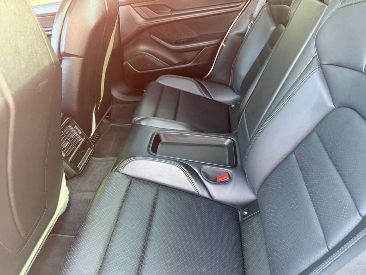 2020 PORSCHE TAYCAN 2020 PORSCHE TAYCAN