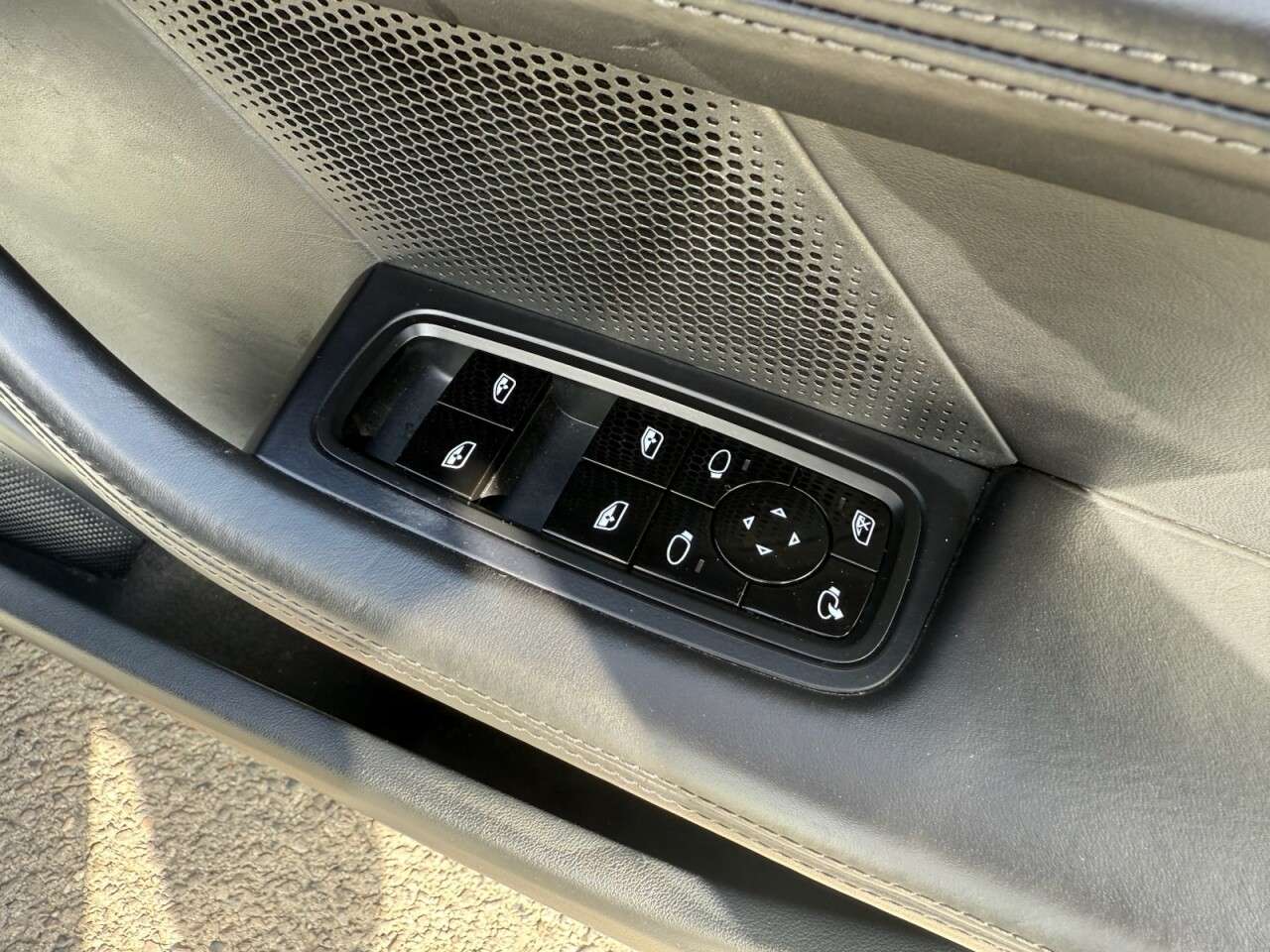 2020 PORSCHE TAYCAN 2020 PORSCHE TAYCAN