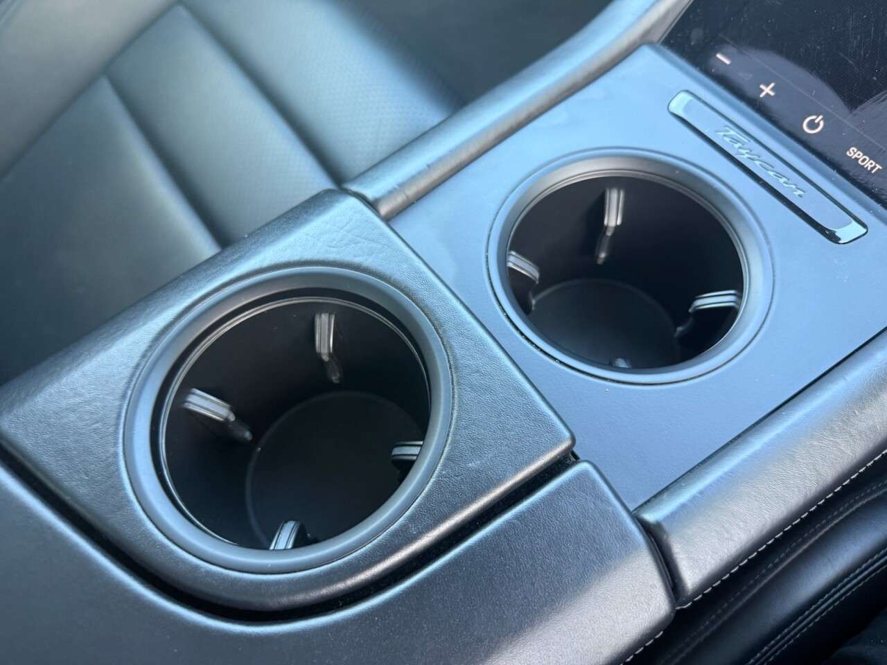 2020 PORSCHE TAYCAN 2020 PORSCHE TAYCAN