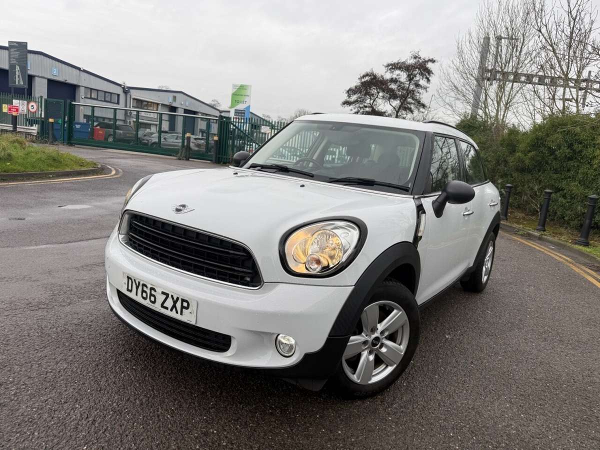 Check out this Mini Countryman 2016 Petrol Manual