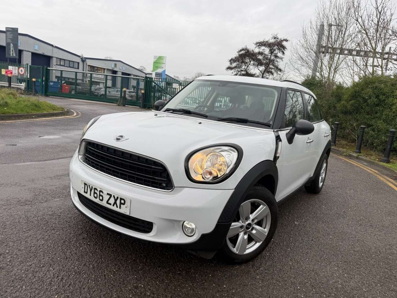 A 2016 MINI COUNTRYMAN 1.6 One SUV 5dr Petrol Manual Euro 5 (s/s) (98 ps) 12 Months MOT + 6 Months A 2016 MINI COUNTRYMAN 1.6 One SUV 5dr Petrol Manual Euro 5 (s/s) (98 ps) 12 Months MOT + 6 Months