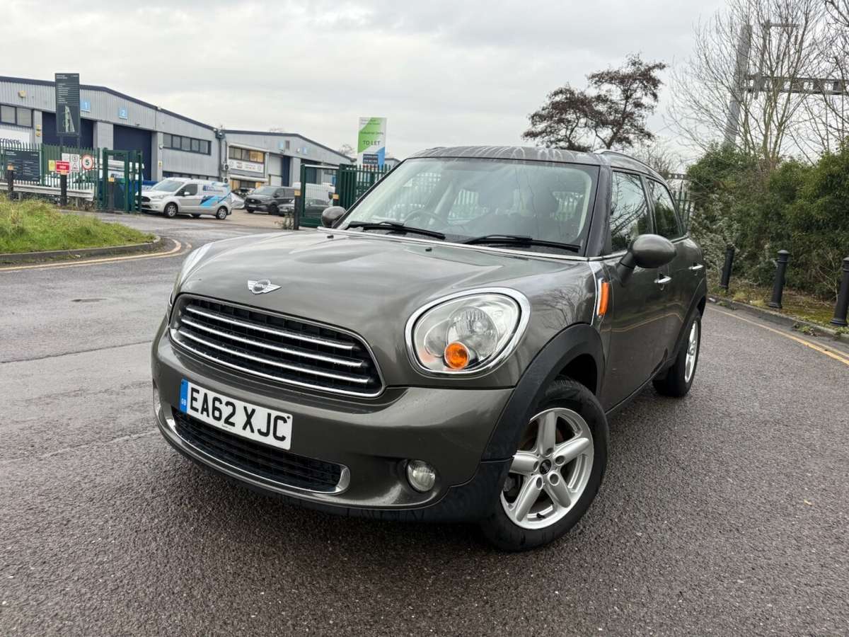 Check out this Mini Mini Countryman 2012 Petrol Manual