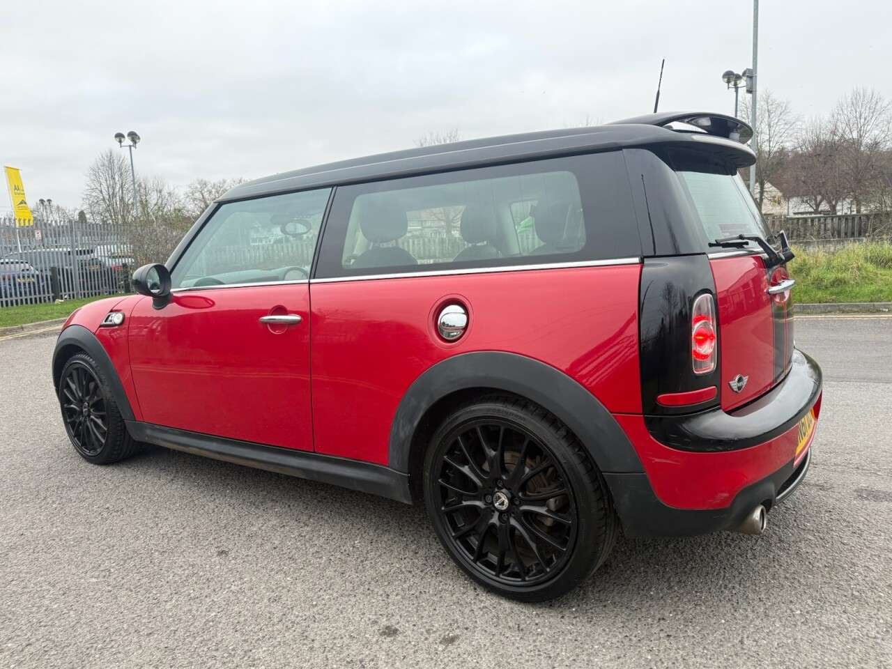 2011 MINI CLUBMAN 2011 MINI CLUBMAN