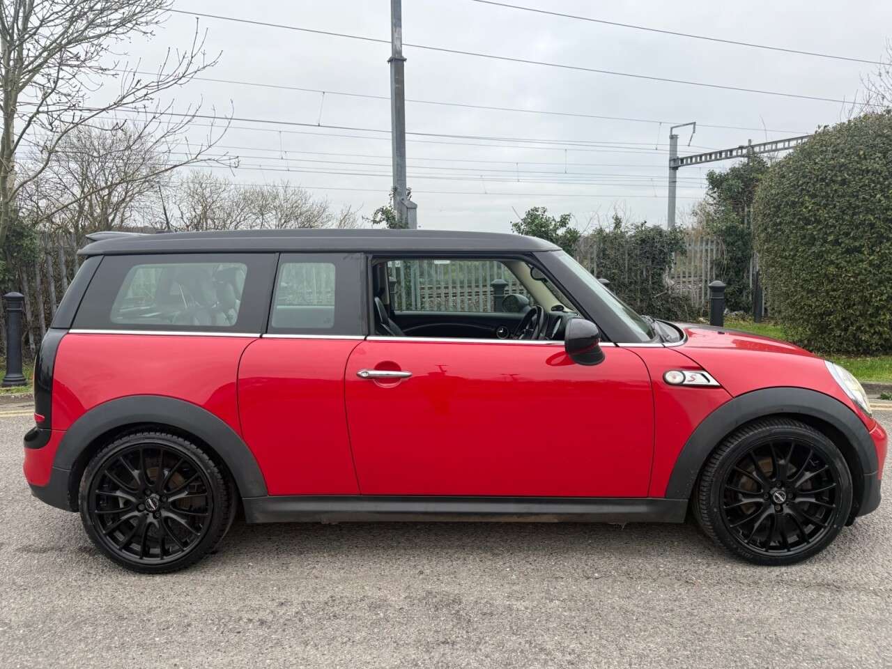 2011 MINI CLUBMAN 2011 MINI CLUBMAN