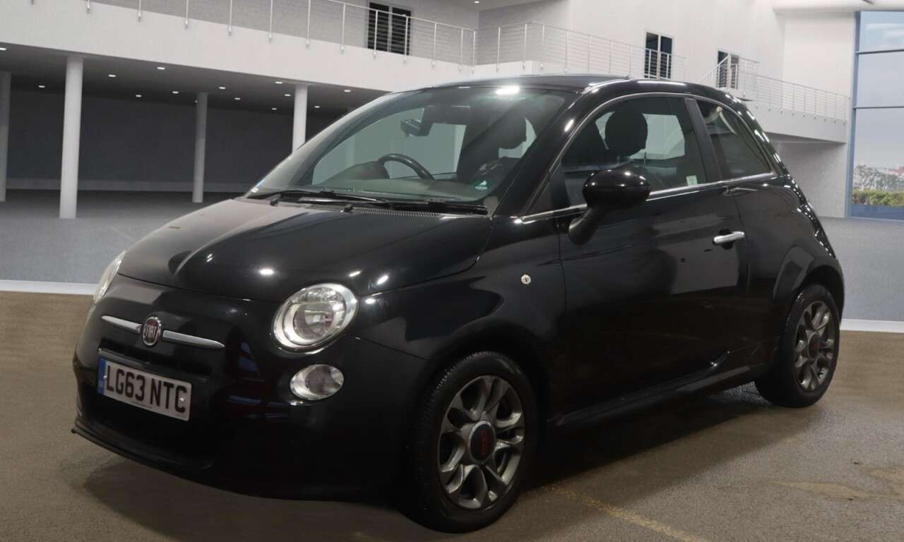 A 2013 FIAT 500 0.9 TwinAir S Hatchback 3dr Petrol Dualogic Euro 5 (s/s) (85 bhp) Economica A 2013 FIAT 500 0.9 TwinAir S Hatchback 3dr Petrol Dualogic Euro 5 (s/s) (85 bhp) Economica