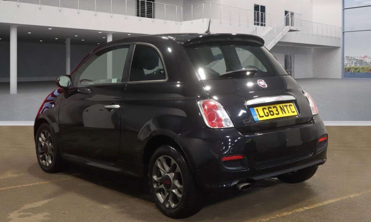 A 2013 FIAT 500 0.9 TwinAir S Hatchback 3dr Petrol Dualogic Euro 5 (s/s) (85 bhp) Economica A 2013 FIAT 500 0.9 TwinAir S Hatchback 3dr Petrol Dualogic Euro 5 (s/s) (85 bhp) Economica