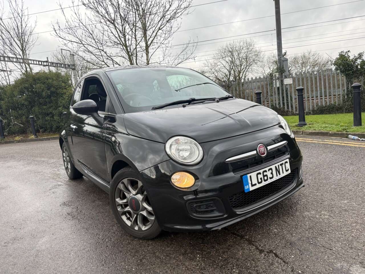 A 2013 FIAT 500 0.9 TwinAir S Hatchback 3dr Petrol Dualogic Euro 5 (s/s) (85 bhp) Economica A 2013 FIAT 500 0.9 TwinAir S Hatchback 3dr Petrol Dualogic Euro 5 (s/s) (85 bhp) Economica