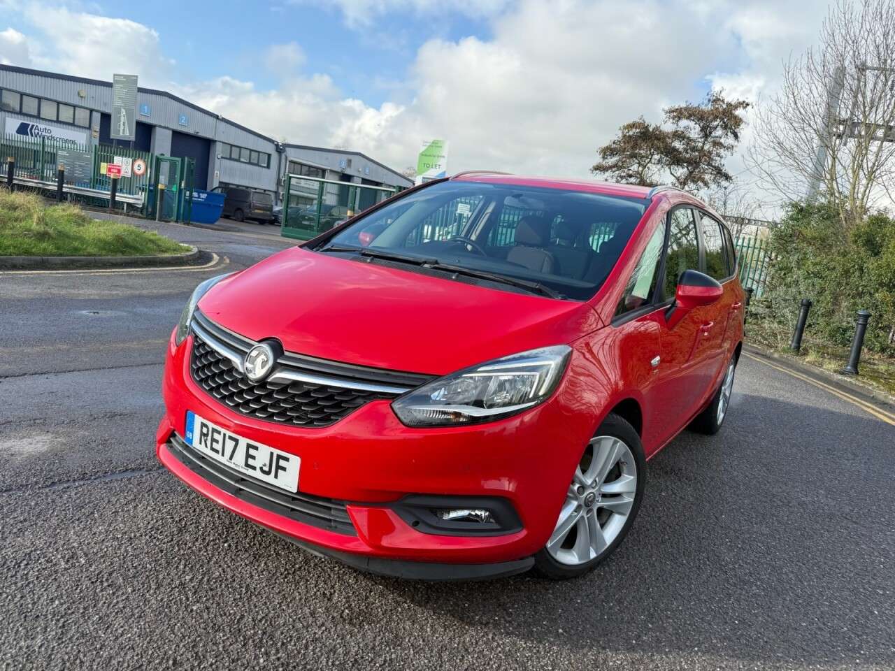 A 2017 VAUXHALL ZAFIRA TOURER 1.4i Turbo SRi Nav MPV 5dr Petrol Auto Euro 6 (140 ps) 7 Seats A 2017 VAUXHALL ZAFIRA TOURER 1.4i Turbo SRi Nav MPV 5dr Petrol Auto Euro 6 (140 ps) 7 Seats