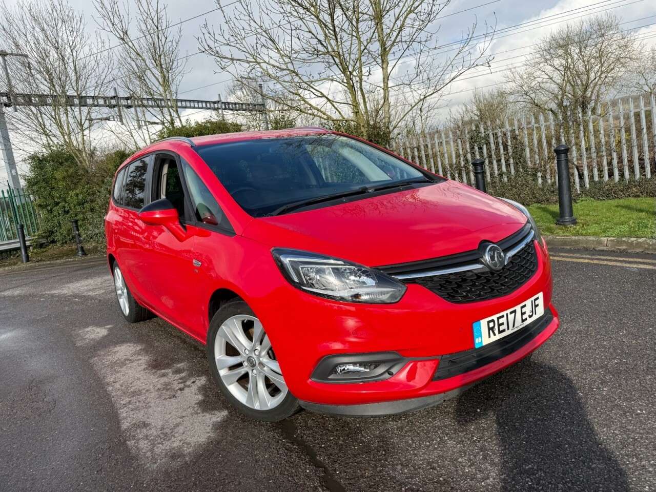 A 2017 VAUXHALL ZAFIRA TOURER 1.4i Turbo SRi Nav MPV 5dr Petrol Auto Euro 6 (140 ps) 7 Seats A 2017 VAUXHALL ZAFIRA TOURER 1.4i Turbo SRi Nav MPV 5dr Petrol Auto Euro 6 (140 ps) 7 Seats