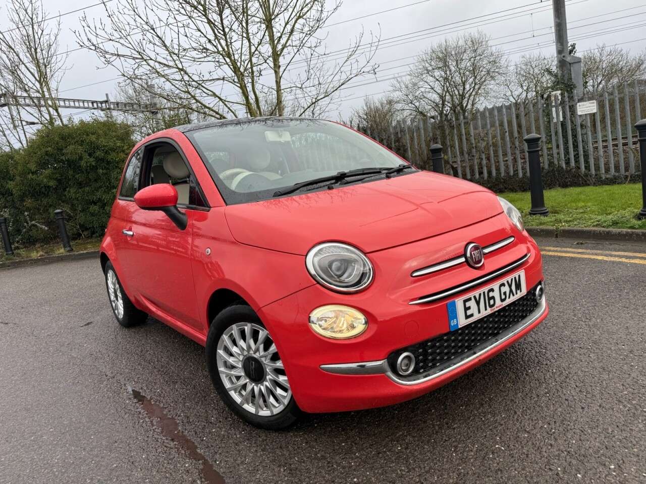 A 2016 FIAT 500 1.2 Lounge Hatchback 3dr Petrol Manual Euro 6 (s/s) (69 bhp) Panoramic Sunr A 2016 FIAT 500 1.2 Lounge Hatchback 3dr Petrol Manual Euro 6 (s/s) (69 bhp) Panoramic Sunr