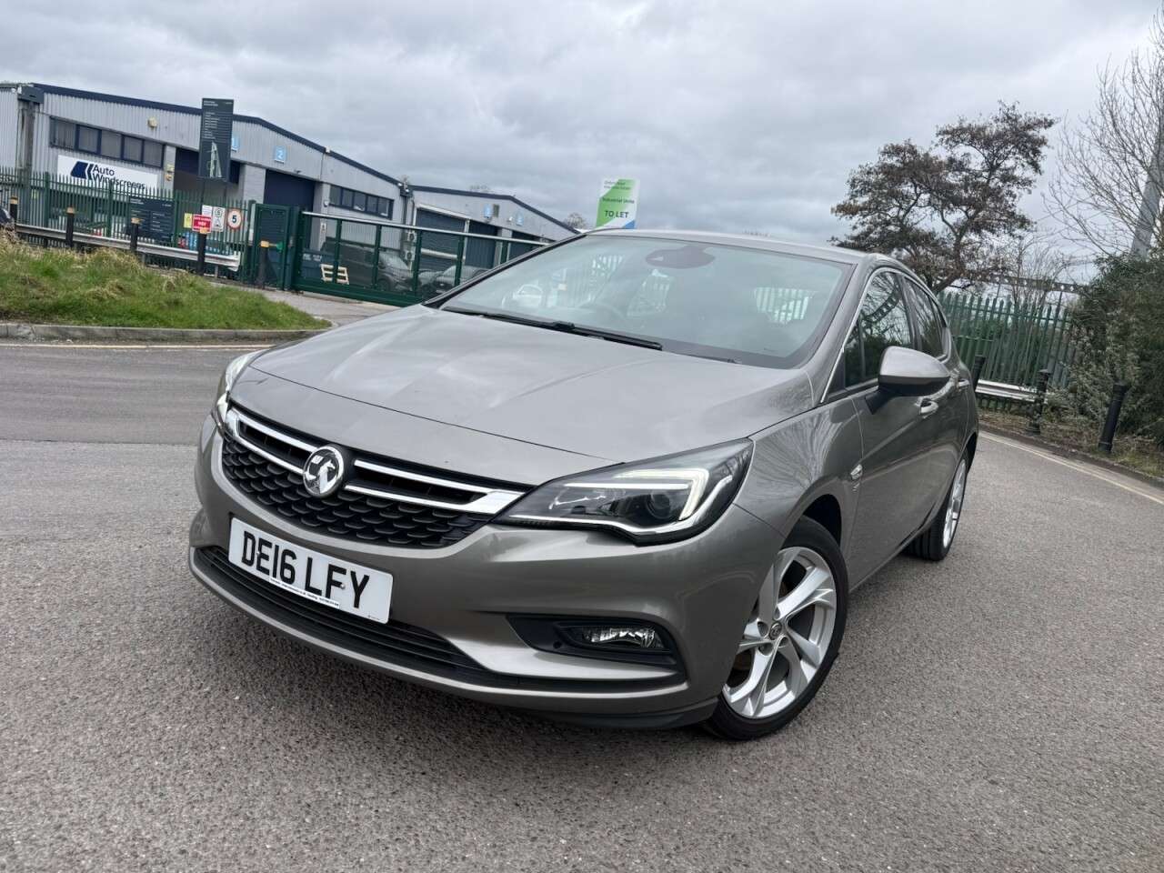 A 2016 VAUXHALL ASTRA 1.4i Turbo SRi Nav Hatchback 5dr Petrol Manual Euro 6 (150 ps) 2 OWNERS, SA A 2016 VAUXHALL ASTRA 1.4i Turbo SRi Nav Hatchback 5dr Petrol Manual Euro 6 (150 ps) 2 OWNERS, SA