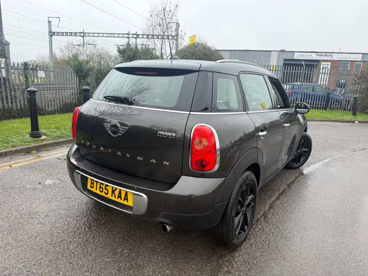 A 2015 MINI COUNTRYMAN 1.6 Cooper SUV 5dr Petrol Auto Euro 6 (122 ps) REAR SENSORS, Euro 6 A 2015 MINI COUNTRYMAN 1.6 Cooper SUV 5dr Petrol Auto Euro 6 (122 ps) REAR SENSORS, Euro 6