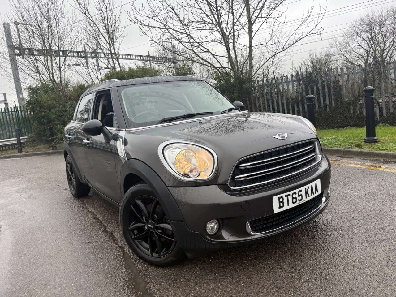 A 2015 MINI COUNTRYMAN 1.6 Cooper SUV 5dr Petrol Auto Euro 6 (122 ps) REAR SENSORS, Euro 6 A 2015 MINI COUNTRYMAN 1.6 Cooper SUV 5dr Petrol Auto Euro 6 (122 ps) REAR SENSORS, Euro 6