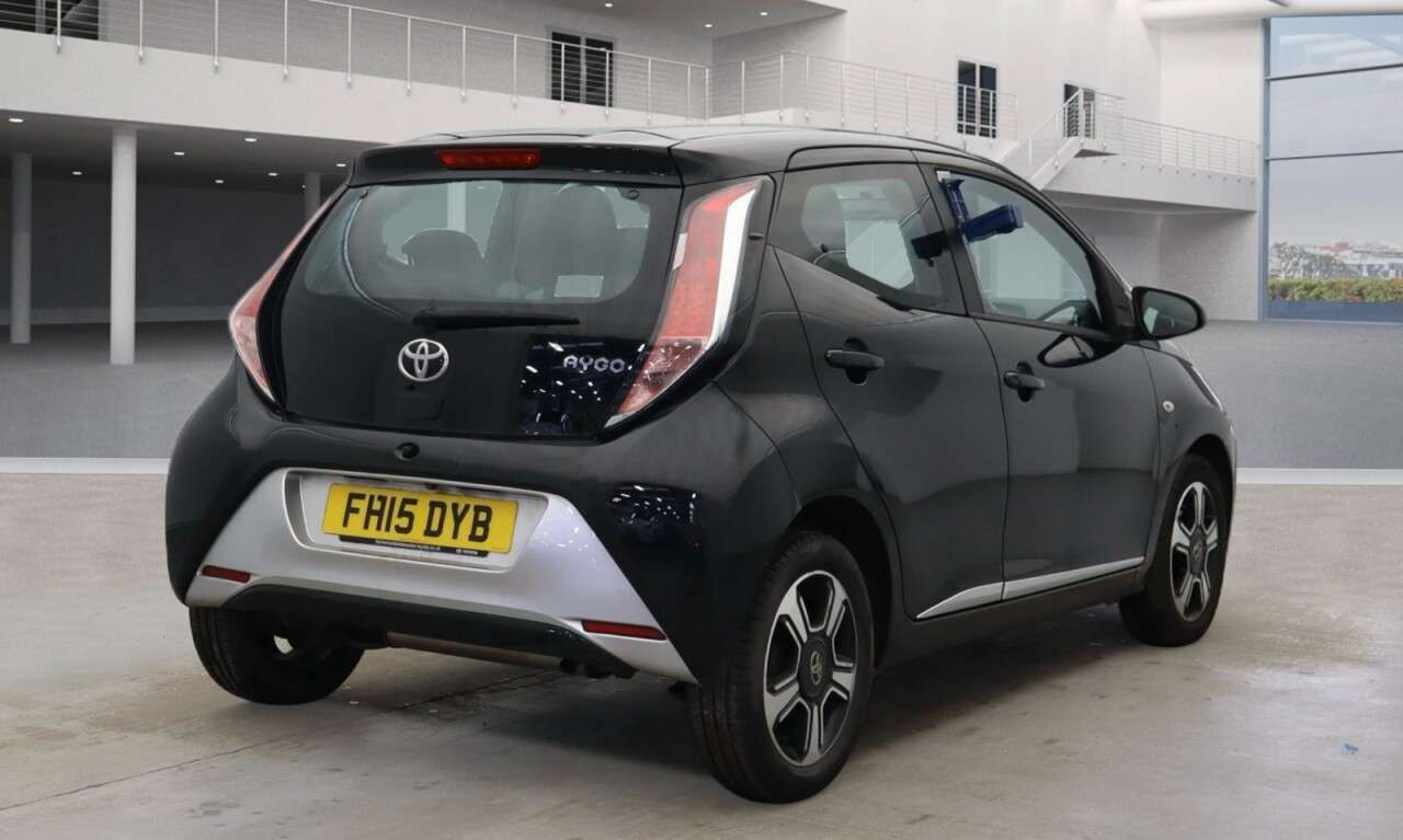 A 2015 TOYOTA AYGO 1.0 VVT-i x-clusiv Hatchback 5dr Petrol Manual Euro 5 Euro 5 (68 ps) Econom A 2015 TOYOTA AYGO 1.0 VVT-i x-clusiv Hatchback 5dr Petrol Manual Euro 5 Euro 5 (68 ps) Econom